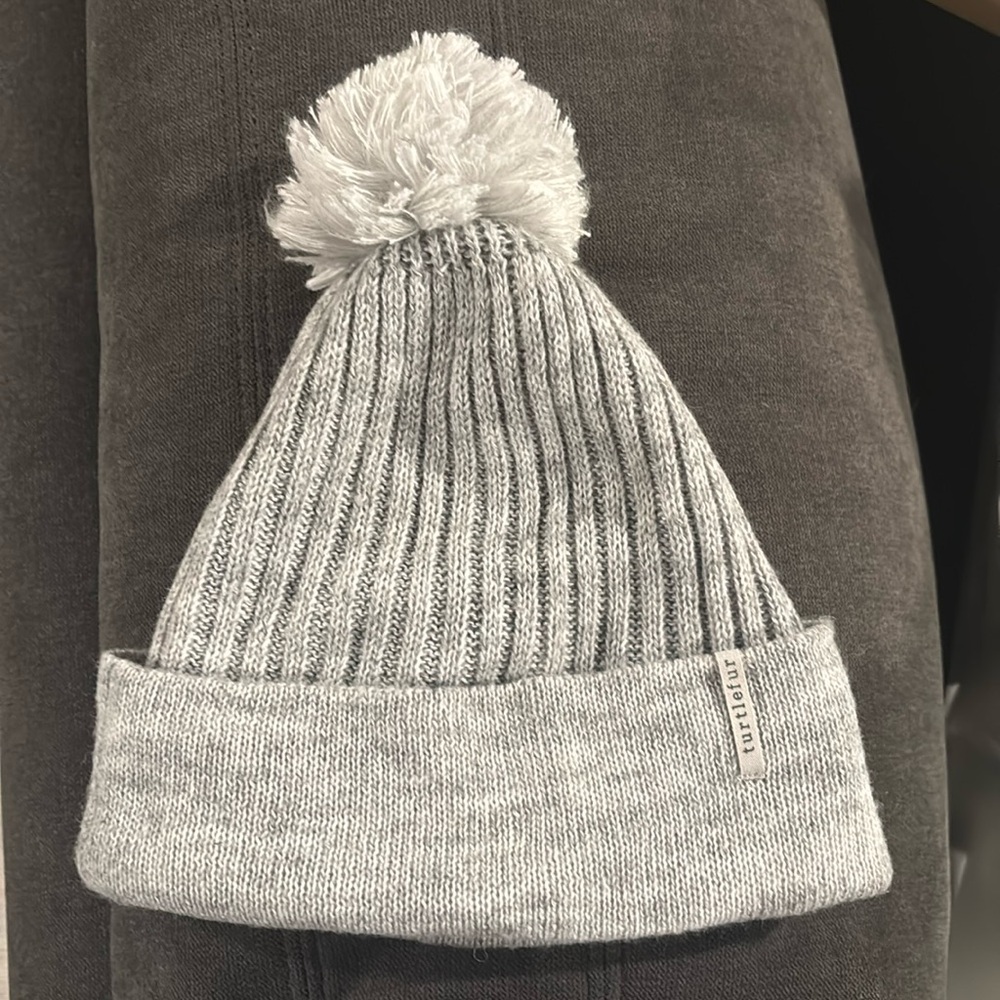 Turtlefur beanie with Pom Pom